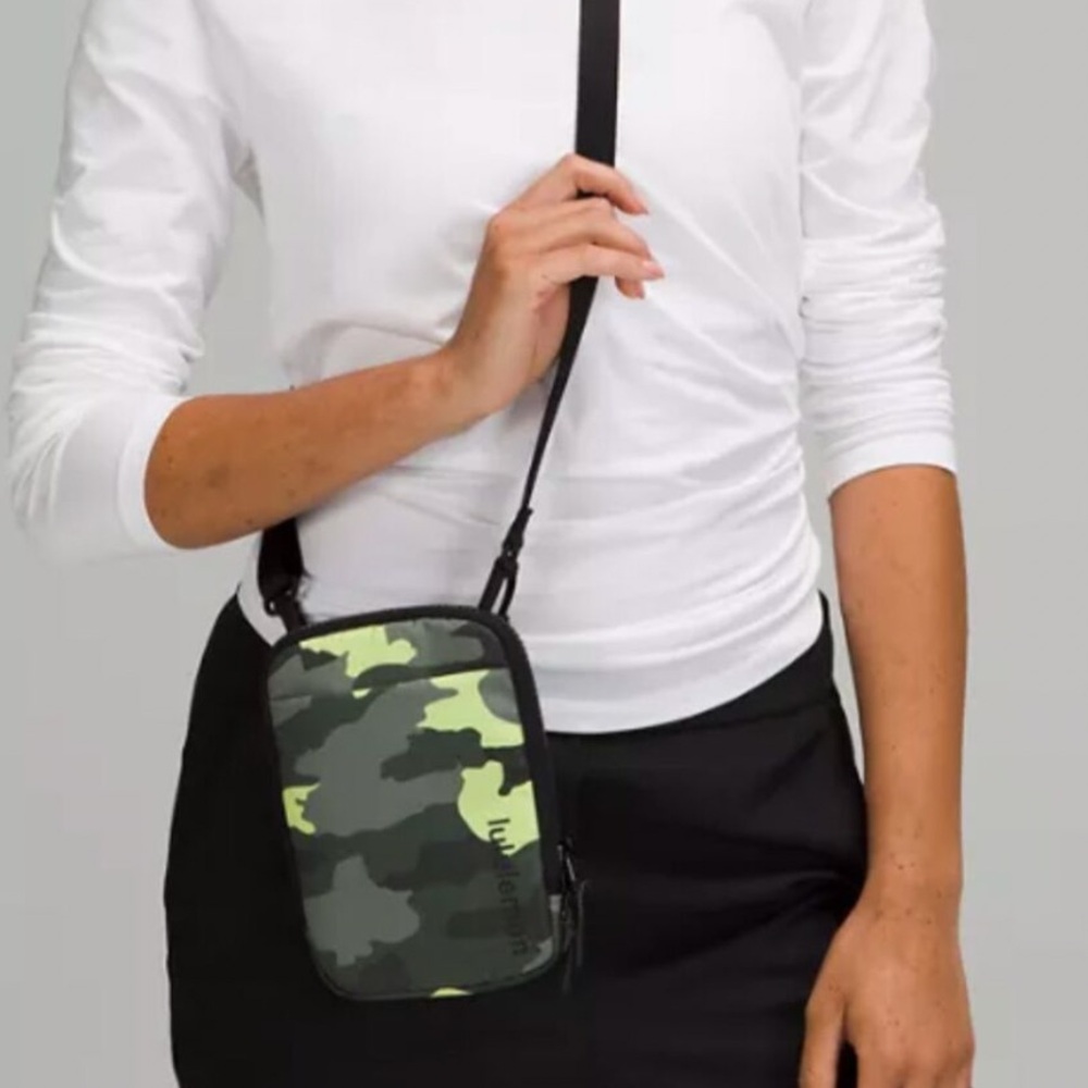 lululemon athletica Neo Mint Camo Crossbody Messenger Bag New